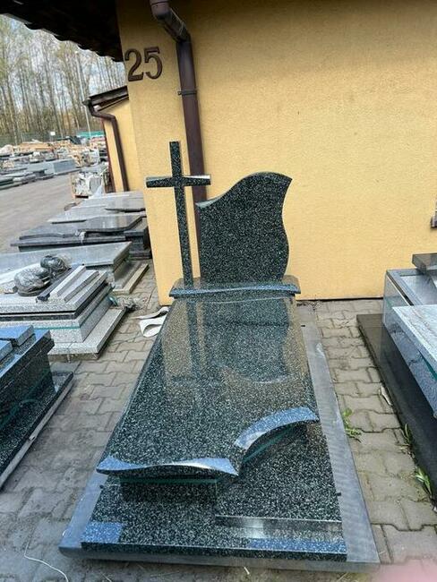 Pomniki, nagrobki, pomniki, nagrobki