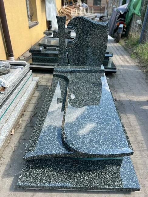 Pomniki, nagrobki, pomniki, nagrobki