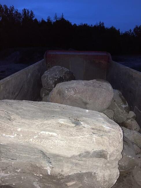 Kamień polny, otoczak, skała, głaz narzutowy, blok skalny, o