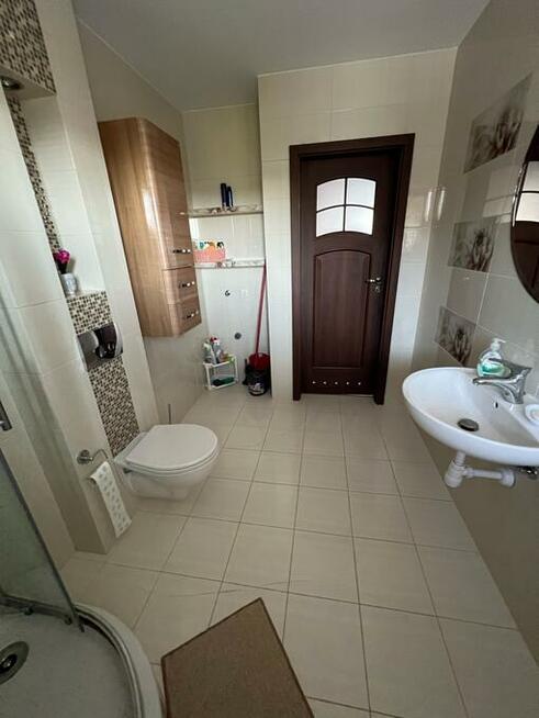 DO WYNAJĘCIA UMEBLOWANY DUŻY POKOJ W DOMU NA PIĘTRZE