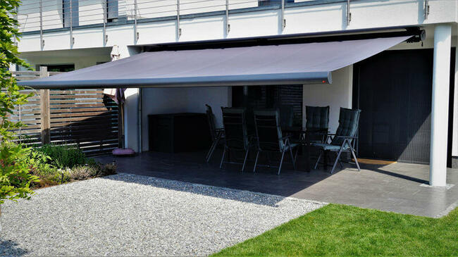 Chroniące przed słońcem markizy tarasowe i balkonowe