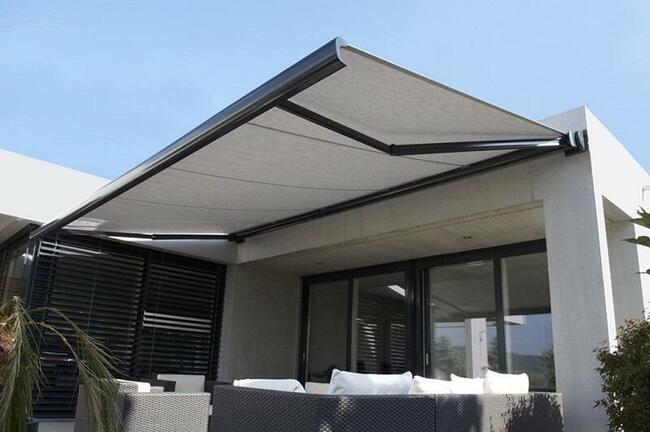 Ochrona miejsca wypoczynku przed upalnym słońcem - markizy
