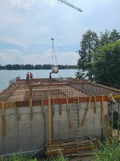 budowa domów ekipa budowlana płyta fundamentowa