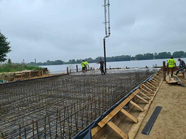 budowa domów ekipa budowlana płyta fundamentowa