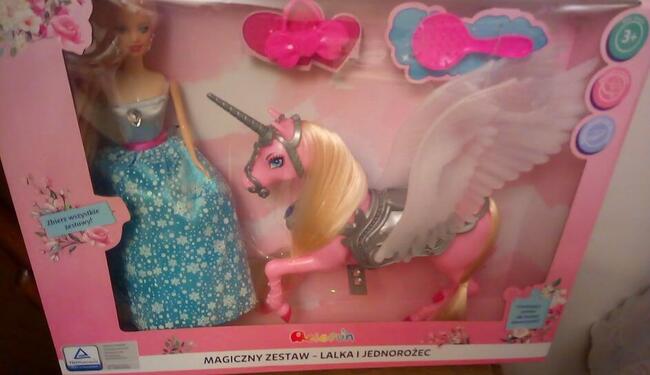 MAGICZNY ZESTAW LALKA I JEDNOROŻEC ZMIENIA KOLORY