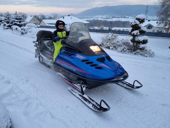 Uwaga, profesjonalny skuter śnieżny Skidoo Rotax 580