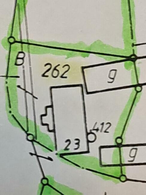 Sprzedam dom mieszkalny z zabudowaniami gospodarczymi .