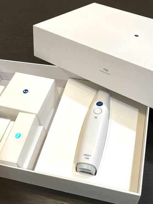 Medit i700 Wireless Intraoral 3D Dental Scanner