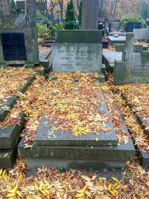 Sprzątanie grobów - Opieka nad grobami AdaPol