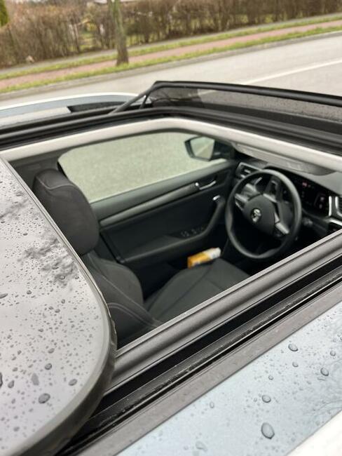 Skoda Superb Hybryda panorama dach