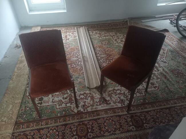 Krzesła. Wiadomość sms