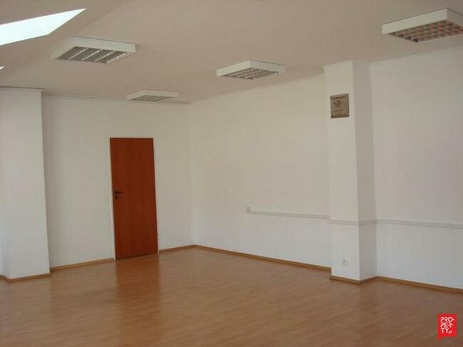 Inwestycja Warszawa Wola , Budynek usługi handel