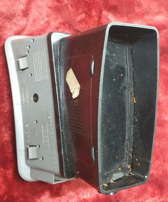 Wylot nadmuchu powietrza Ford 1994