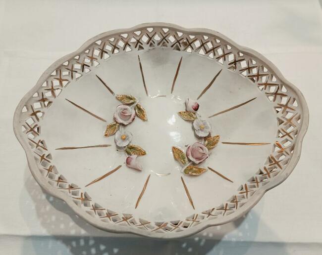 Komplet z porcelany, ręczne wykonanie ażur, róże, kolor ecri