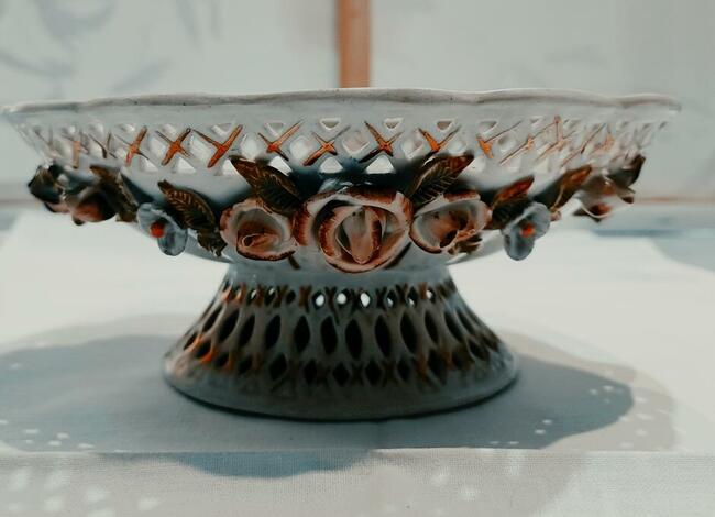 Komplet z porcelany, ręczne wykonanie ażur, róże, kolor ecri