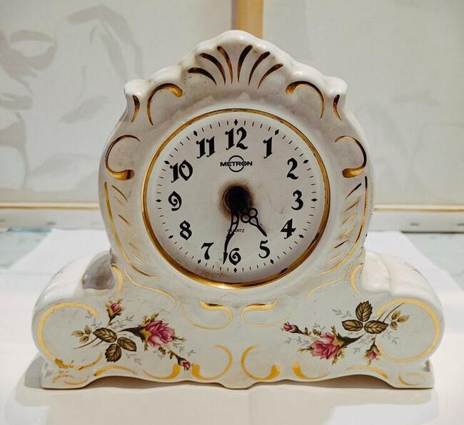 Komplet z porcelany, ręczne wykonanie ażur, róże, kolor ecri