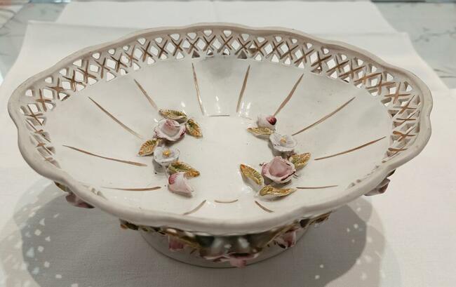 Komplet z porcelany, ręczne wykonanie ażur, róże, kolor ecri