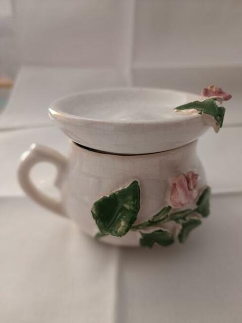 Komplet z porcelany, ręczne wykonanie ażur, róże, kolor ecri