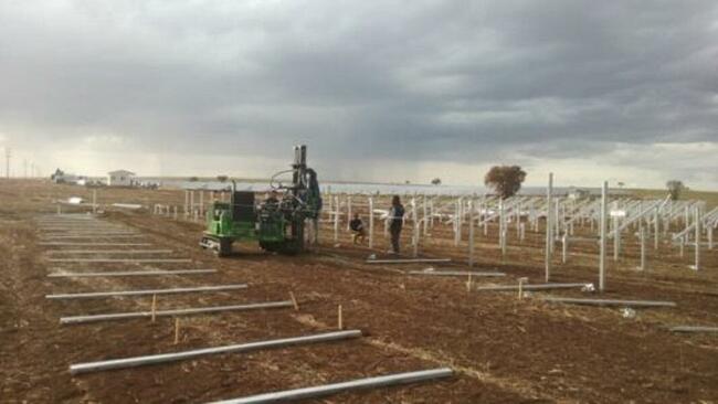 Kafar gąsienicowy do słupów paneli farm PV marki Mazaka, 4,6