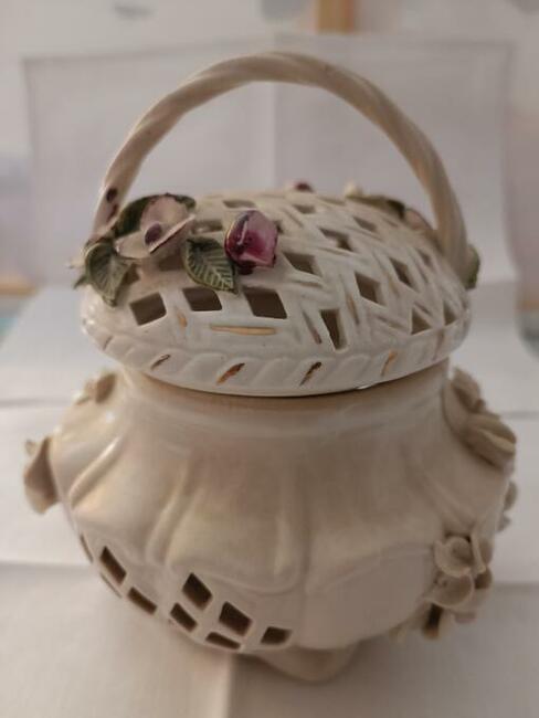 Komplet z porcelany, ręczne wykonanie ażur, róże, kolor ecri