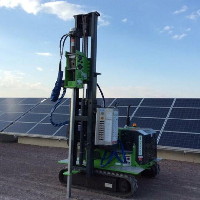 Kafar gąsienicowy do słupów paneli farm PV marki Mazaka, 4,6