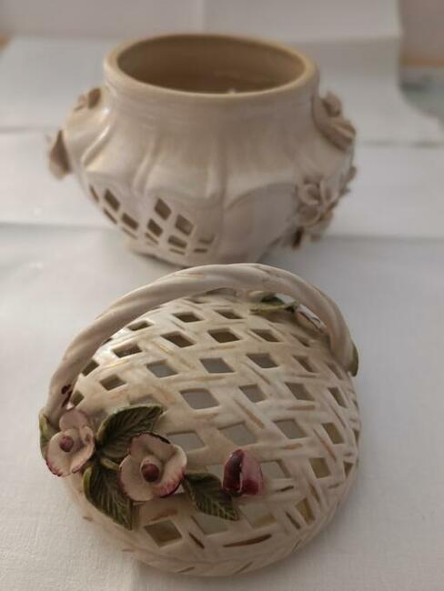 Komplet z porcelany, ręczne wykonanie ażur, róże, kolor ecri