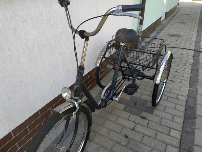 Rower trójkołowy rehabilitacyjny.