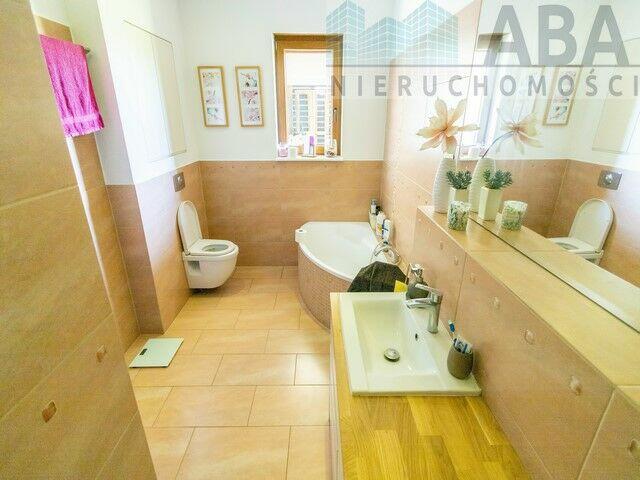 Wyjątkowy dom na sprzedaż z garażem w gm. Rzgów