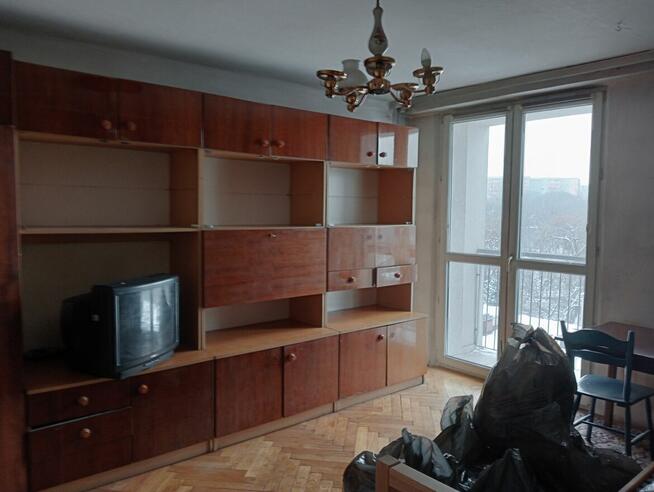 Opróżnianie domów , piwnic , strychów . Wywóz mebli