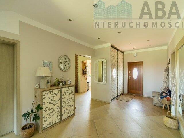 Wyjątkowy dom na sprzedaż z garażem w gm. Rzgów