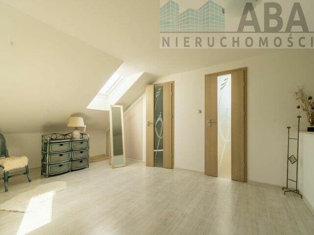 Wyjątkowy dom na sprzedaż z garażem w gm. Rzgów