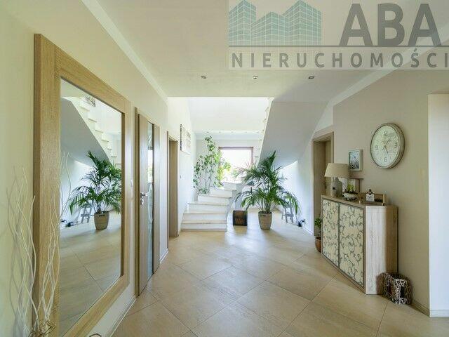 Wyjątkowy dom na sprzedaż z garażem w gm. Rzgów