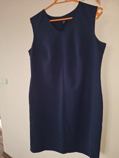 Sukienka granatowa klasyczna