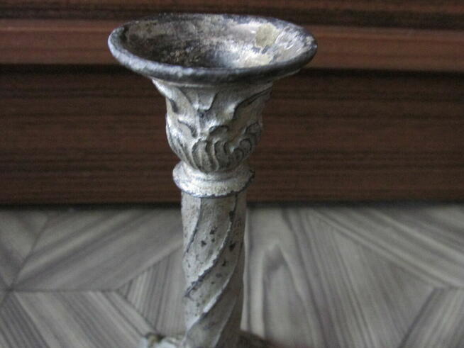 Piękny stary świecznik