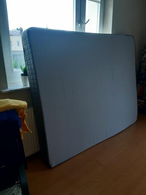 Sprzedam stelaż łóżka do sypialni wymiary 160 cm x 200 cm.