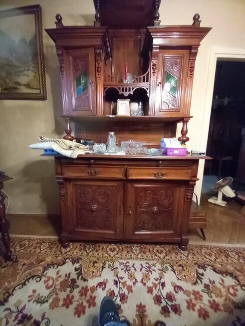 Sprzedam piękny kredens antyk.