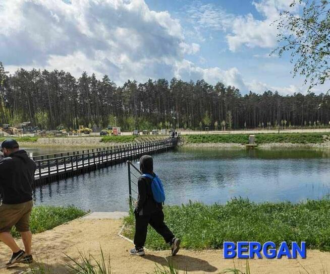 Budowa pomostów kładek ścieżek drewnianych wbijanie pali