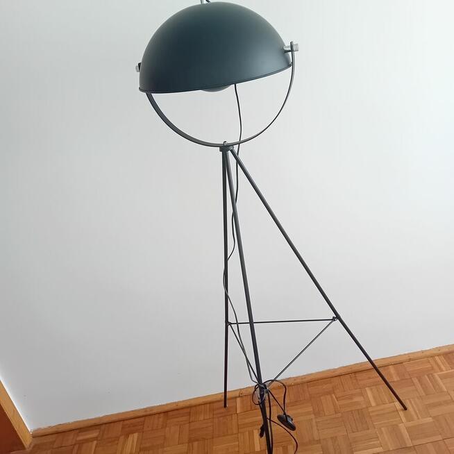 Sprzedam nową podłogowa lampę