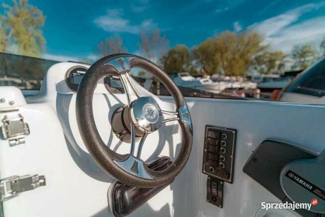 ŁÓDZ MOTOROWA Z KABINĄ PILOTHOUSE 540 dla 6 Osób NOWA