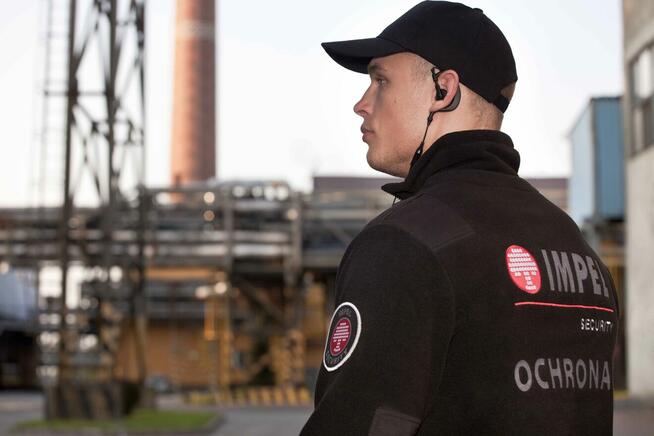 Pracownik ochrony z kwalifikacjami + pozwolenie na broń