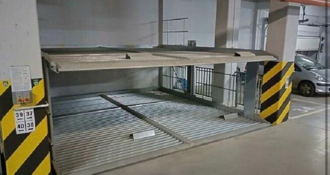 Miejsca Postojowe Tarnogaj // Ostatnie sztuki (Wrocław)