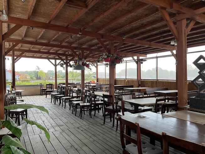 Restauracja "REJS" ul. Portowa 2 w Puławach.