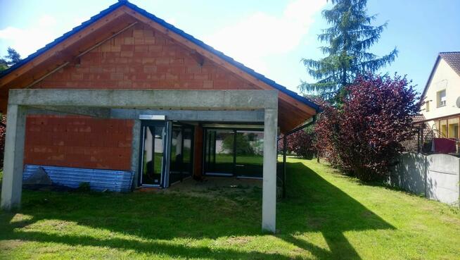 Nowoczesny parterowy dom blisko lasu