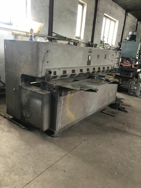 Gilotyna pneumatyczna do 8mm blach 2,5m szerokość .