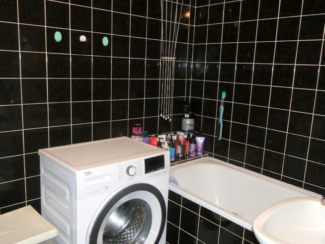 Можливість. 3 pokoje - parter- cegła- duża piwnica.