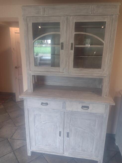 Kredens przedwojenny