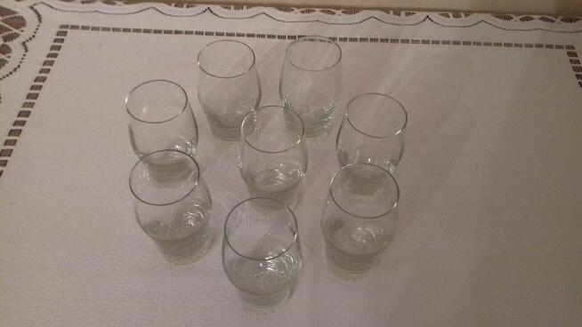 Szklaneczki literatki w oryginalnym kształcie, Vintage