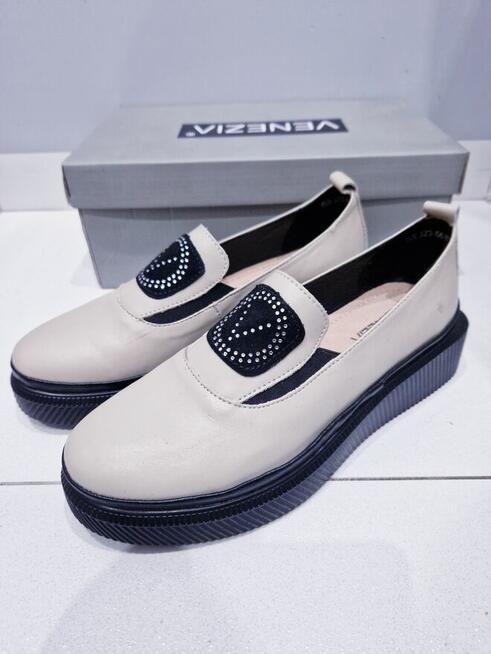 Damskie beżowe mokasyny