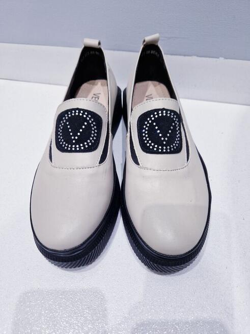 Damskie beżowe mokasyny