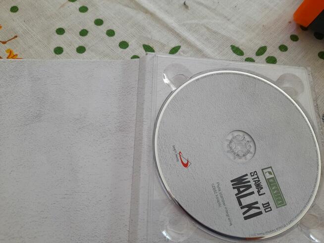 Płyta cd Stawaj do walki zespołu Winnica z książką